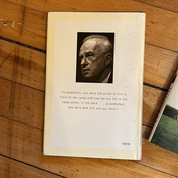 Bundle of 3 Hardcover Books- Robin Roberts, biography, mystery - Picture 3 of 7